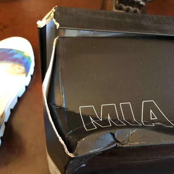 MIA - NWT - L Sz 8 "Madi" Tie-Dye Platform Sandal in Rainbow Colors & White Sole - Picture 13 of 13